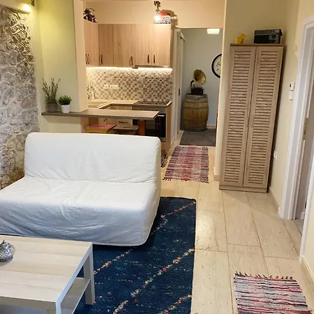 Apartman House.